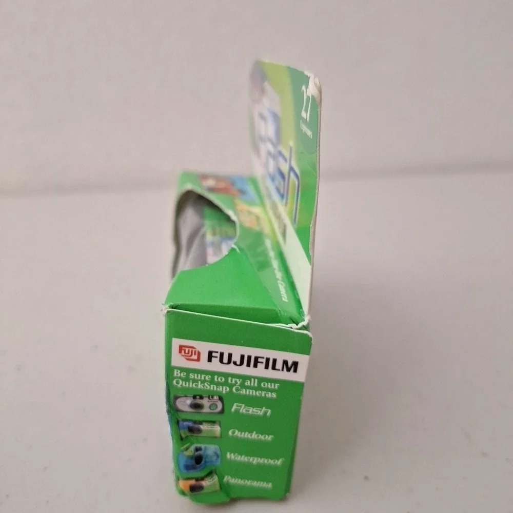 Fujifilm QuickSnap Flash X-tra 35mm Single Use Film Camera‎ 27 Exposures SEALED